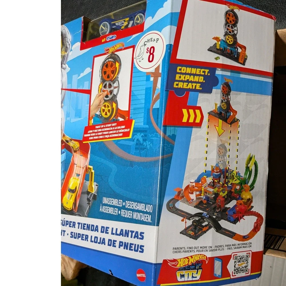 Hot Wheels City Super Twist Tire Shop Playset with 1 Car HDP02 New